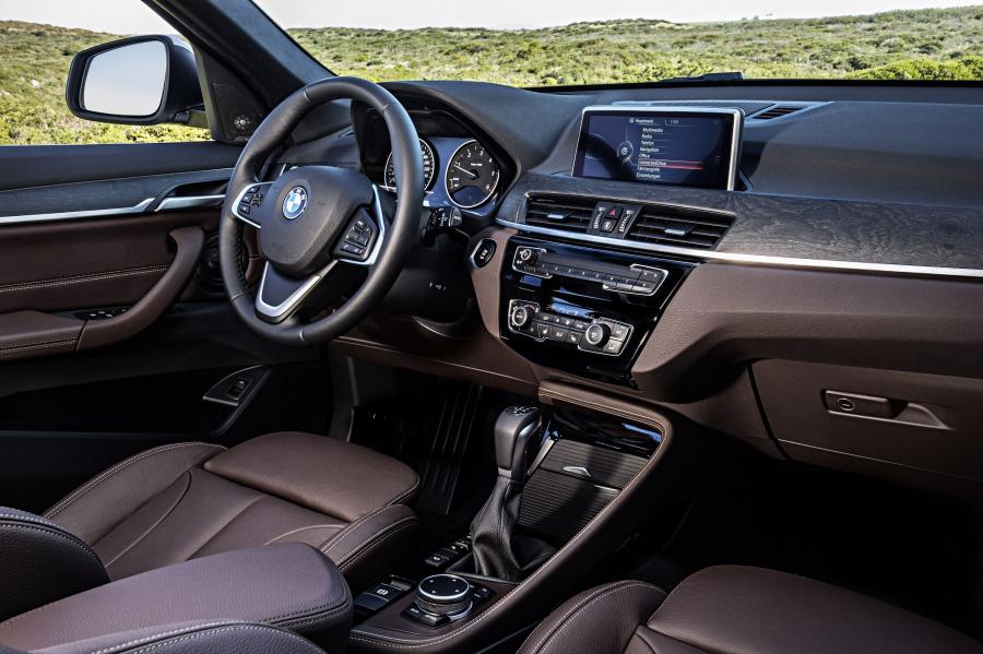 Торпедо BMW X1 xDrive20d xLine (F48) 2015 года  (WW) (фото 29 из 59)